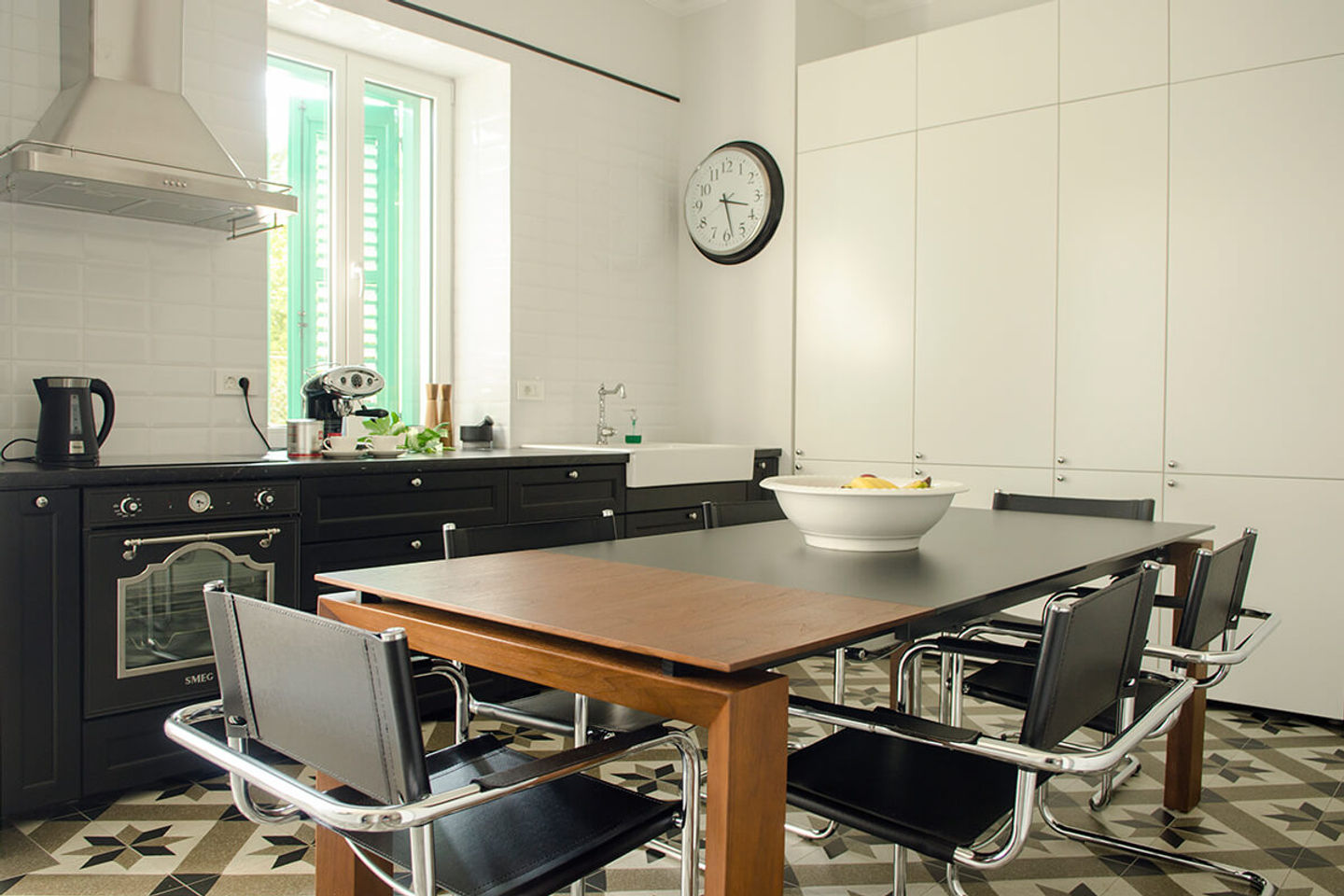 Fully equipped kitchen — Deluxe Beachfront Apartment Klara